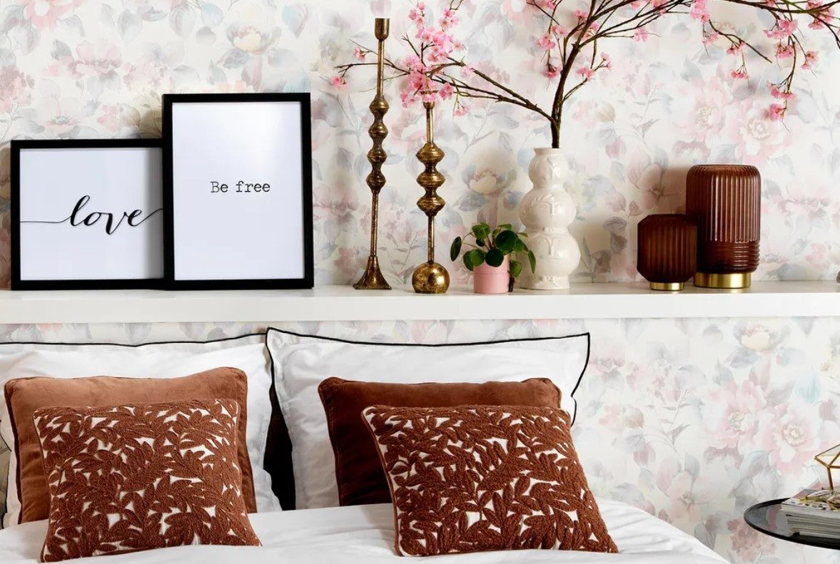 Ideas para decorar dormitorios con papel pintado